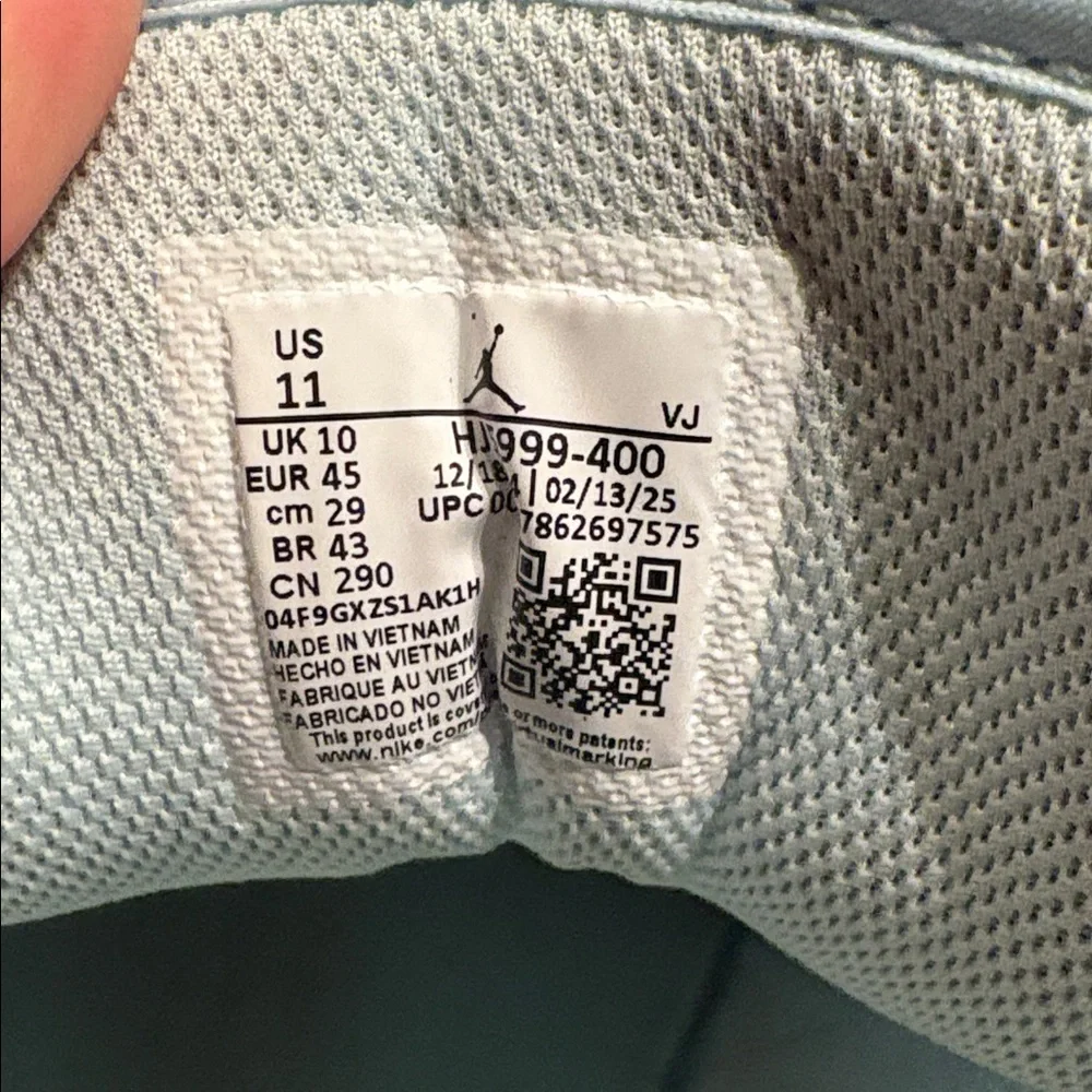 Nike Sky Blue and White Low-Top Sneakers - Picture 3 of 6